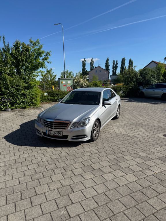 Silber Gebraucht 2011 Mercedes E250 Limousine | 10.999 € (Guter Preis) - Bild 1/4