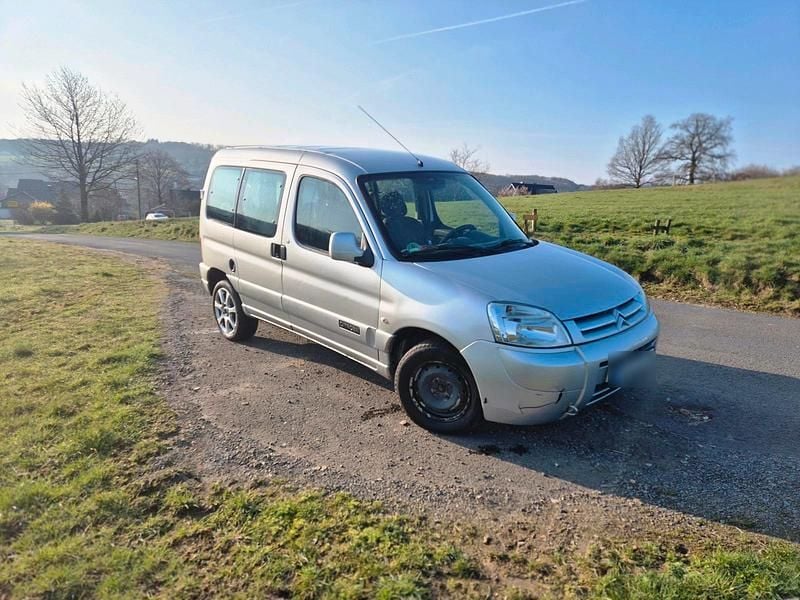 Gebraucht Citroën Berlingo 75 PS (55 kW) 2009 Silber Van / Kleinbus