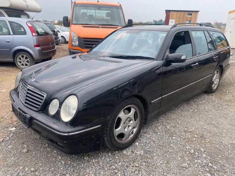 Schwarz Gebraucht 2002 Mercedes E220 Kombi | 2.495 € (Superpreis) - Bild 1/4