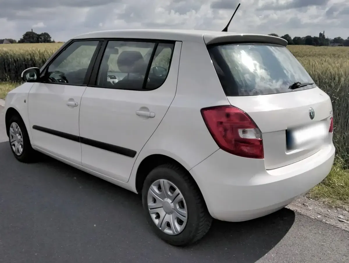 Gebraucht Skoda Fabia 60 PS (44 kW) 2012 Weiß Kleinwagen