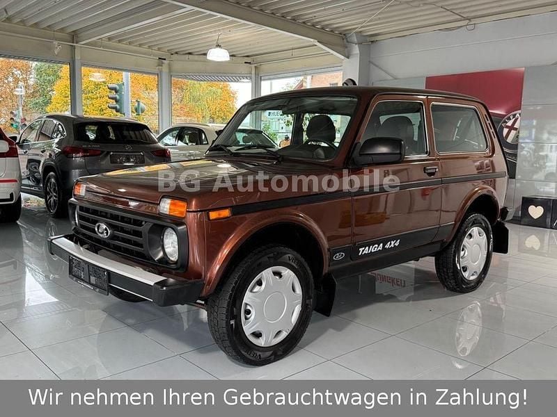 Braun Gebraucht 2020 Lada Urban SUV | 11.990 € (Guter Preis) - Bild 1/4