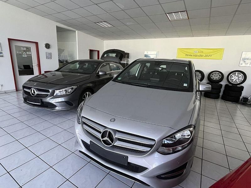 Gebraucht Mercedes B180 122 PS (89 kW) 2017 Silber Van / Kleinbus