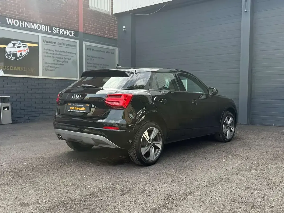 Gebraucht Audi Q2 Sport 150 PS (110 kW) 2020 Mythosschwarz metallic SUV