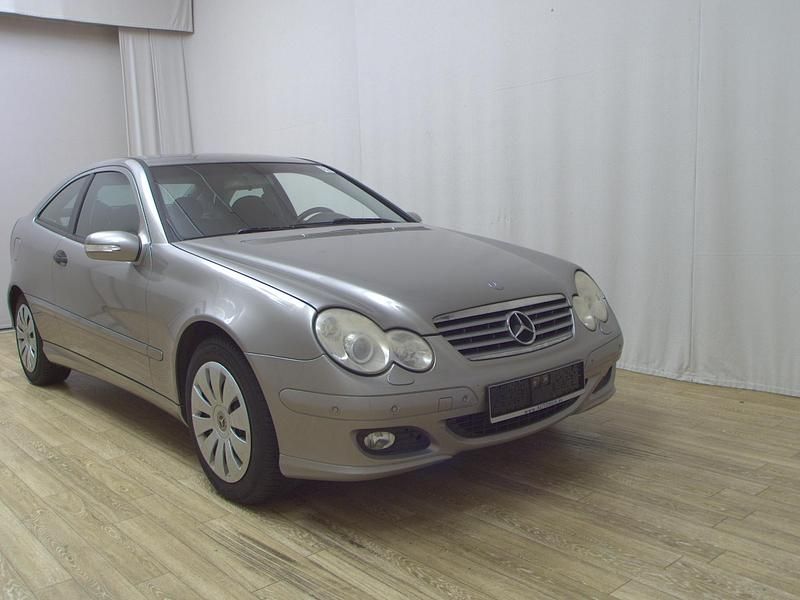 Gebraucht Mercedes C200 122 PS (89 kW) 2005 Cubanitsilber metallic Coupé