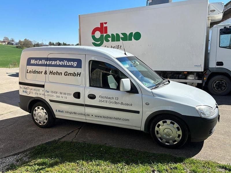 Gebraucht Opel Combo 101 PS (74 kW) 2011 Weiß Kombi