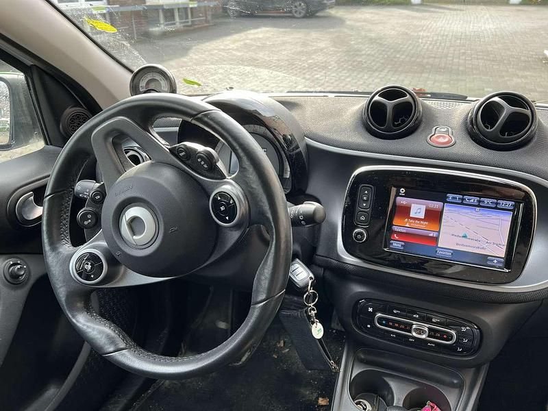 Gebraucht Smart ForFour Electric Drive Passion 60 kW (82 PS) 2017 Weiß Limousine