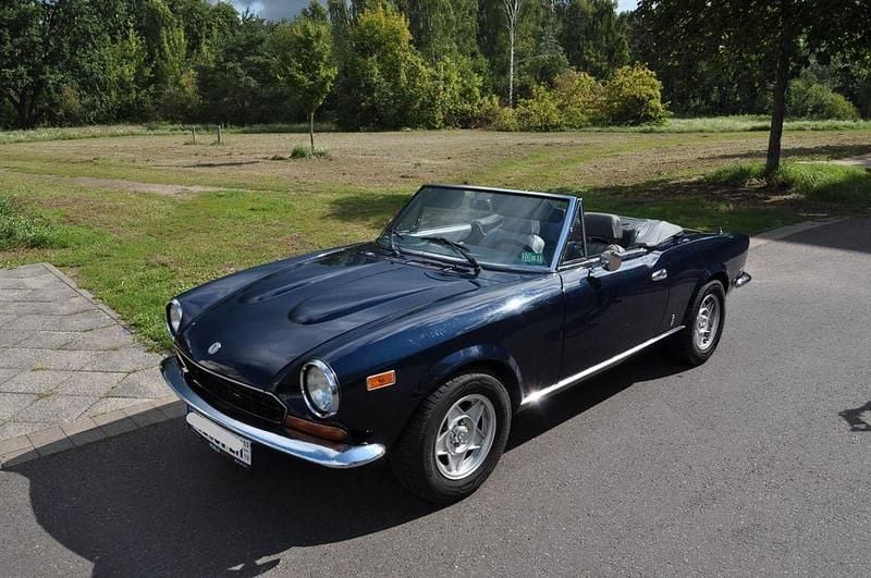 Blau Gebraucht 1982 Fiat 124 Spider Cabrio | 13.800 € - Bild 1/4