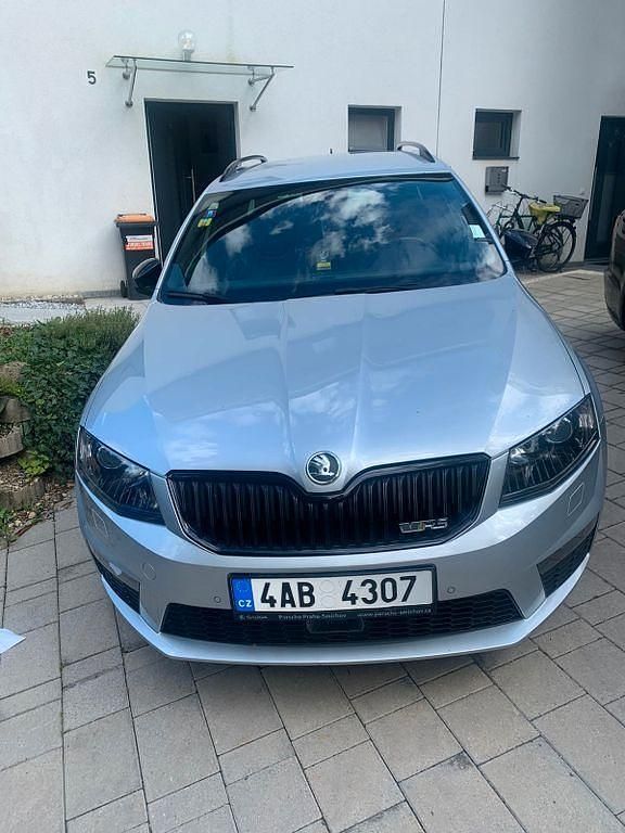Grau Gebraucht 2014 Skoda Octavia RS Kombi | 8.801 € (Superpreis) - Bild 1/4