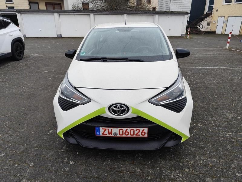 Gebraucht Toyota Aygo 72 PS (52 kW) 2021 Weiß Kleinwagen