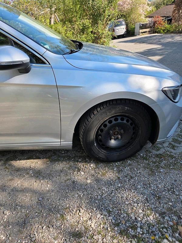 Gebraucht VW Passat 150 PS (110 kW) 2016 Silber Kombi