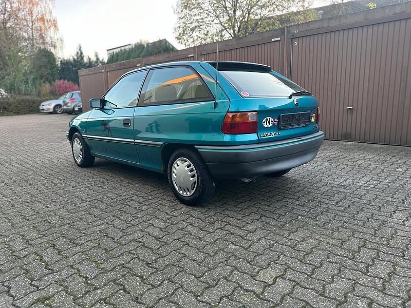 Gebraucht Opel Astra 71 PS (52 kW) 1994 Blau Kleinwagen