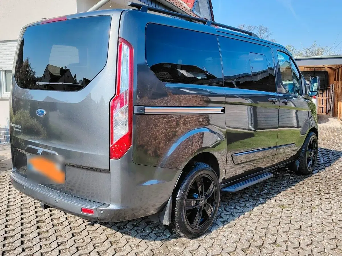 Gebraucht Ford Tourneo Custom Titanium 170 PS (125 kW) 2017 Grau Van
