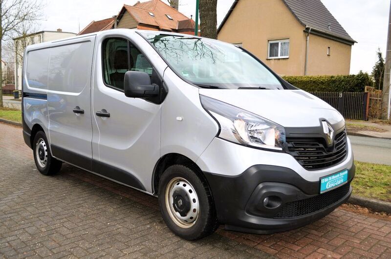 Grau Gebraucht 2018 Renault Trafic Komfort Van | 14.190 € (Guter Preis) - Bild 1/4