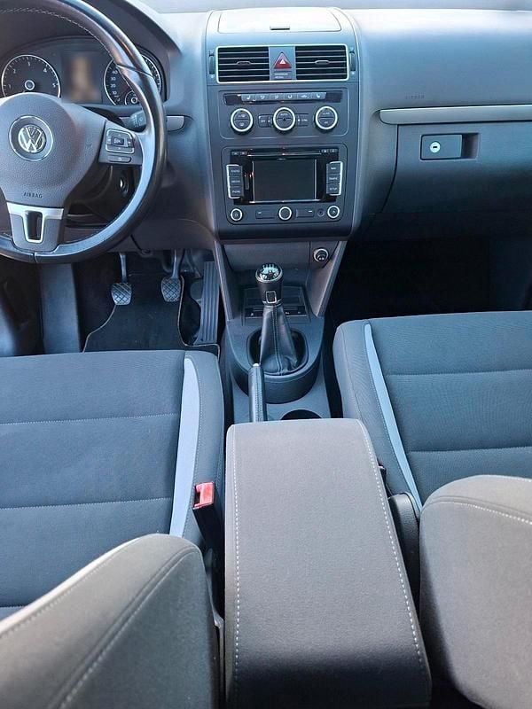 Gebraucht VW Touran 105 PS (77 kW) 2013 Braun Van / Kleinbus