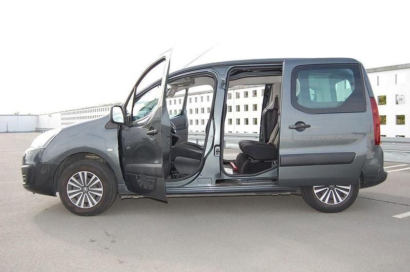 Gebraucht Peugeot Partner 110 PS (80 kW) 2017 Grau Van / Kleinbus