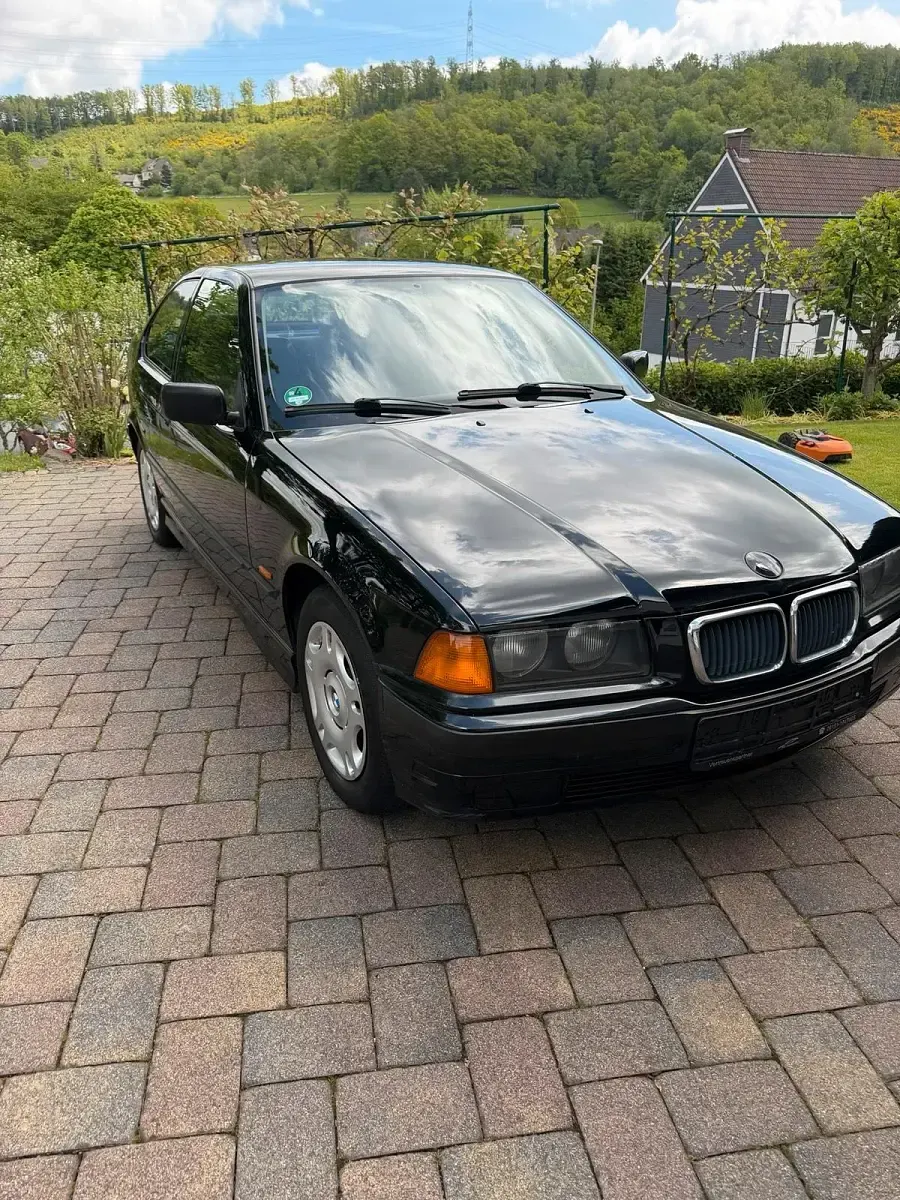 Brugt BMW 316 Compact 105 HK (77 kW) 2000 Sort Hatchback