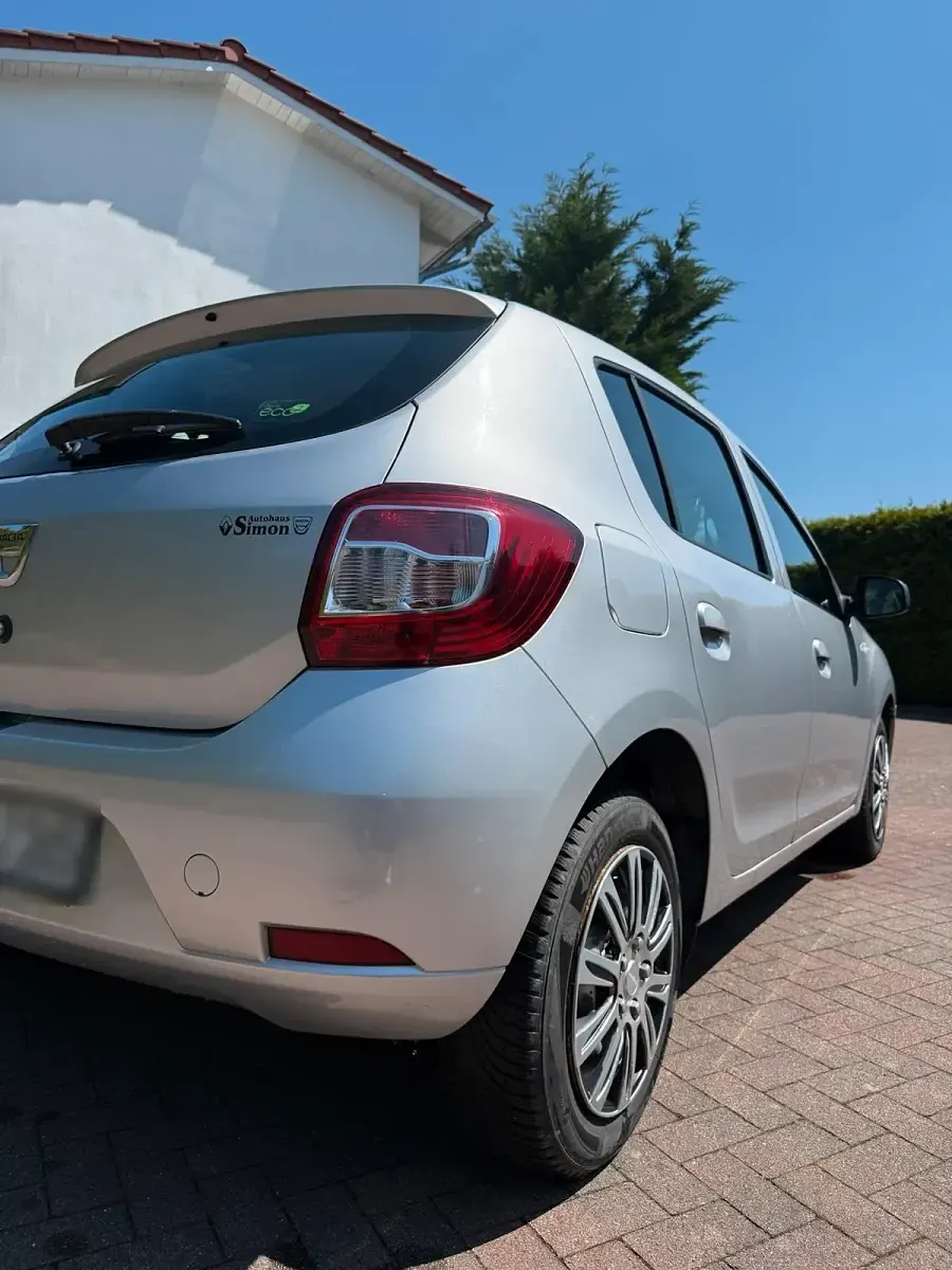Gebraucht Dacia Sandero 75 PS (55 kW) 2012 Silber Kleinwagen