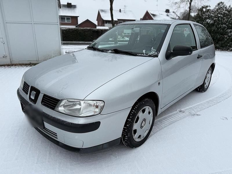 Silber Gebraucht 2001 Seat Ibiza Kleinwagen | 799 € (Guter Preis) - Bild 1/4