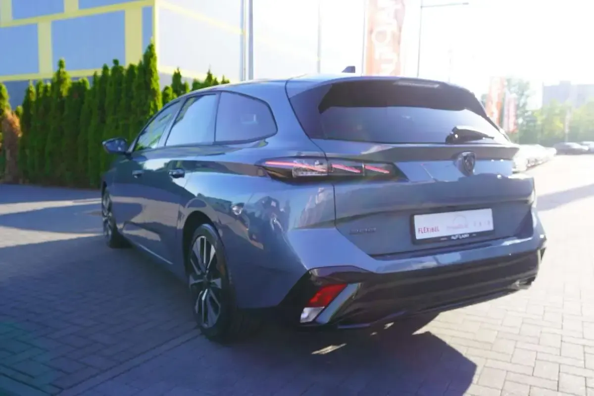 Neu Peugeot 308 SW 145 PS (106 kW) 2026 Blau Kombi