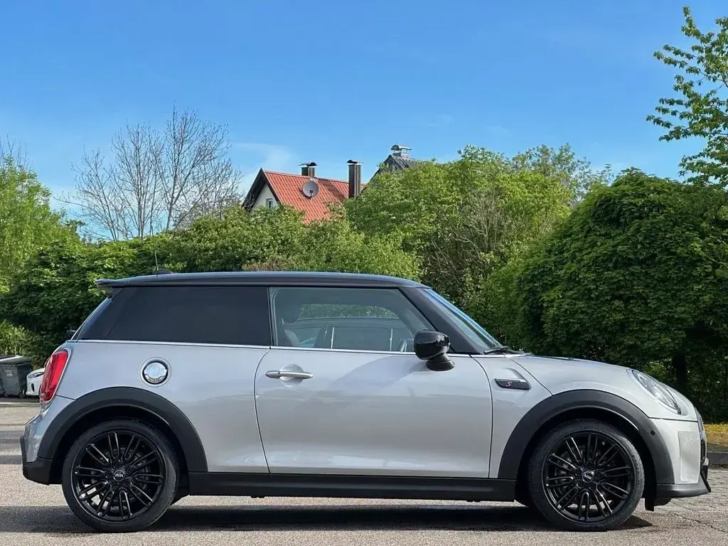 Używany Mini Cooper S 192 KM (141 kW) 2023 Srebrny Hatchback