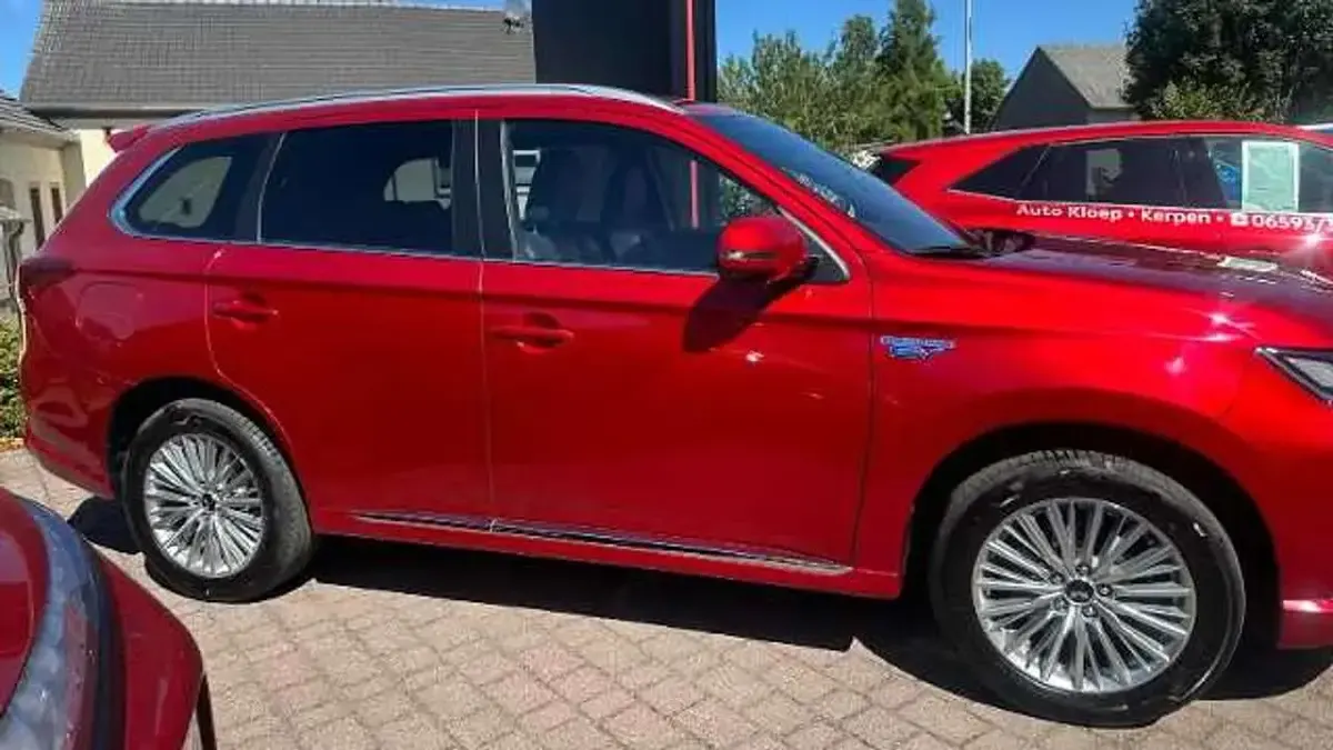 Gebraucht Mitsubishi Outlander P-HEV Diamant Edition 135 PS (99 kW) 2019 Dynamikrot SUV