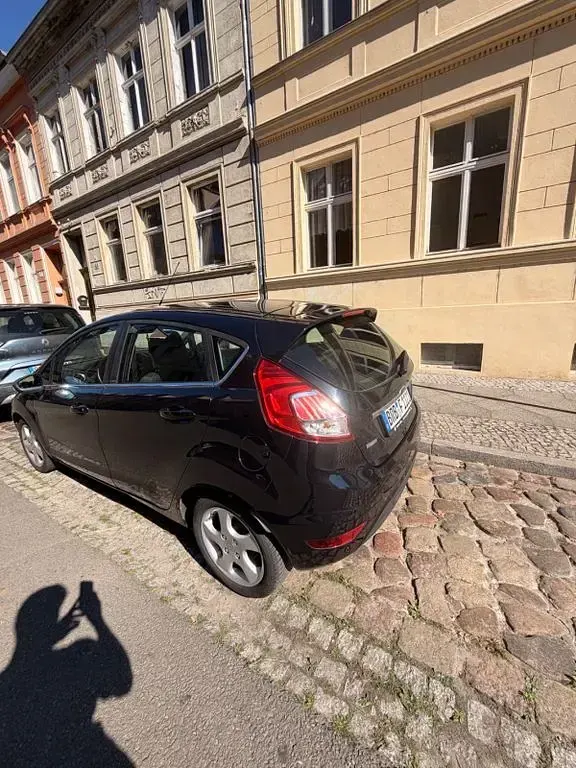 Gebraucht Ford Fiesta SYNC Edition 101 PS (74 kW) 2015 Schwarz Kleinwagen