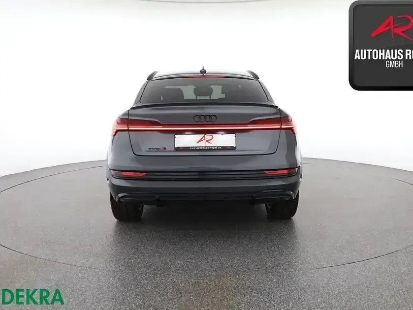 Gebraucht Audi e-tron Sportback Comfort 369 kW (503 PS) 2022 Grau (metallic) SUV