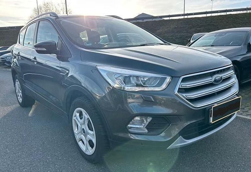 Grau Gebraucht 2019 Ford Kuga Cool & Connect SUV | 9.999 € (Guter Preis) - Bild 1/4