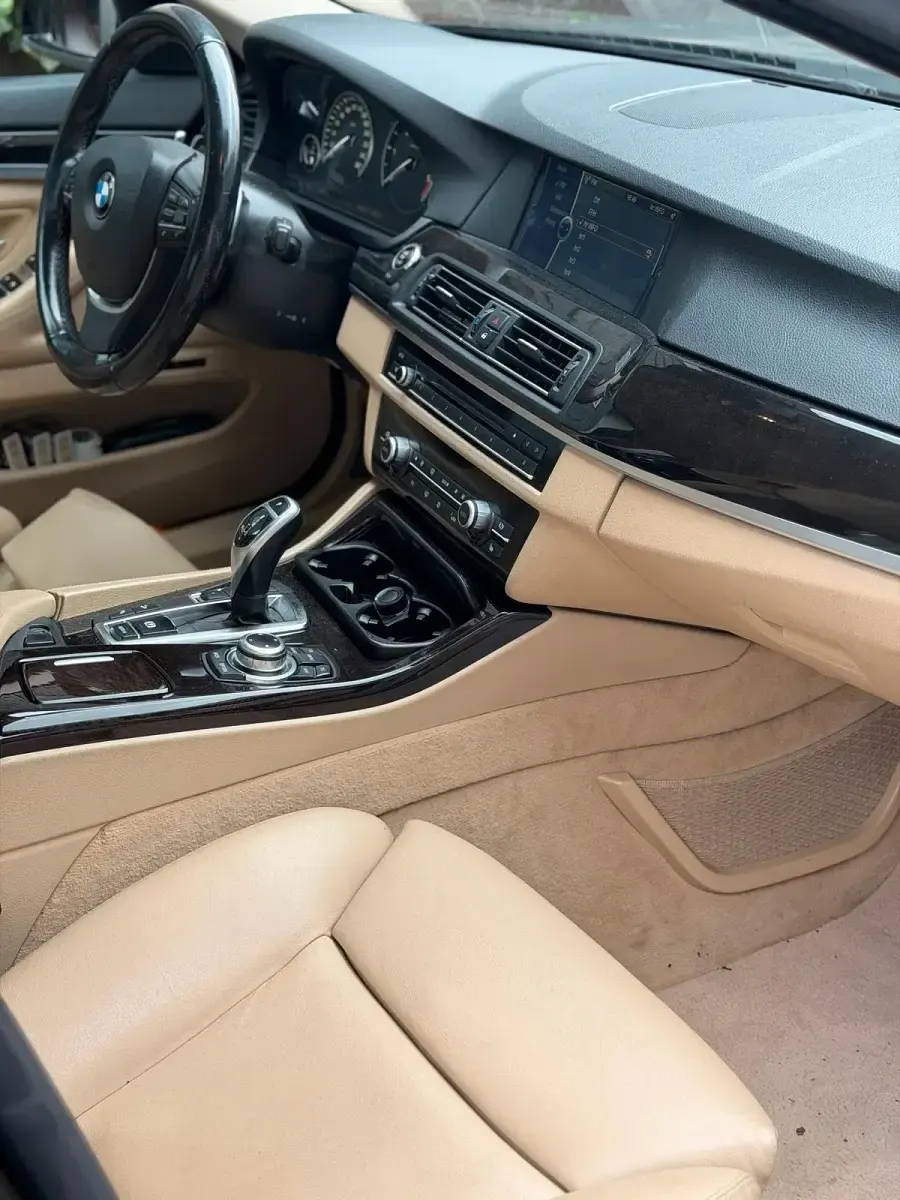 Używany BMW 530 258 KM (189 kW) 2011 Czarny Sedan/Limuzyna
