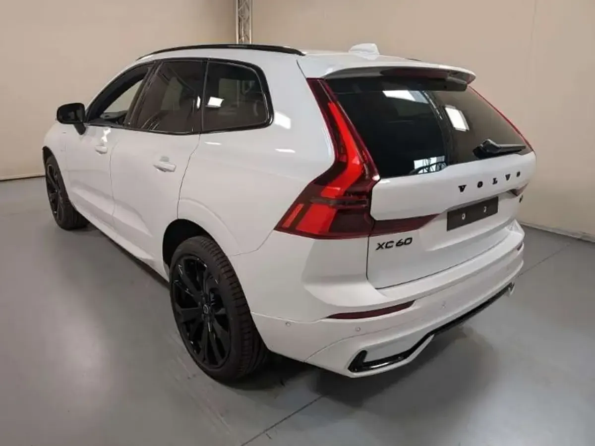 Gebraucht Volvo XC60 Plus 398 PS (292 kW) 2025 Onyx black / metallic (metallic) SUV