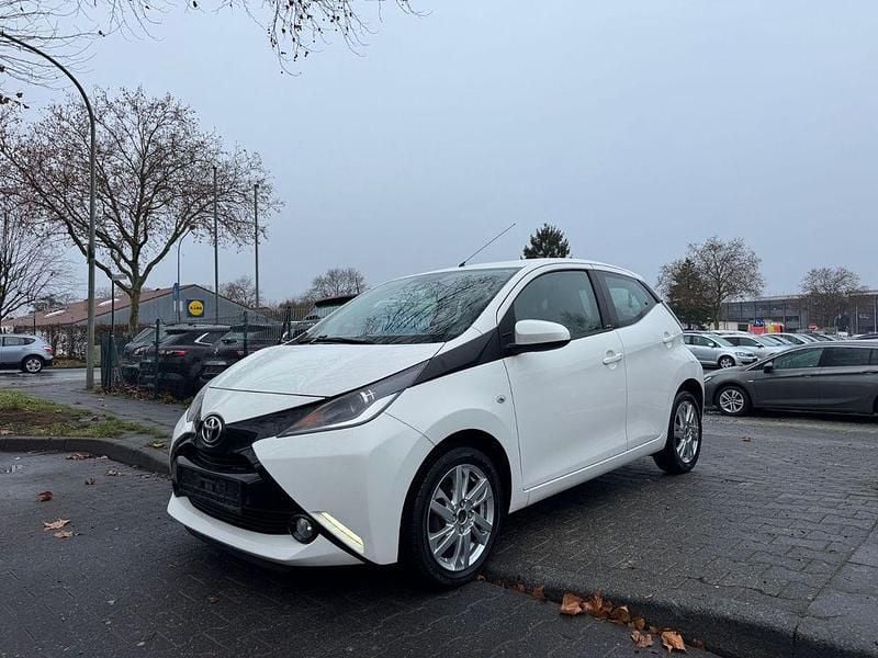 Weiß Gebraucht 2018 Toyota Aygo Edition-S Kleinwagen | 6.990 € (Superpreis) - Bild 1/4