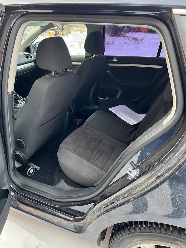 Gebraucht VW Golf VI 105 PS (77 kW) 2011 Schwarz Kleinwagen