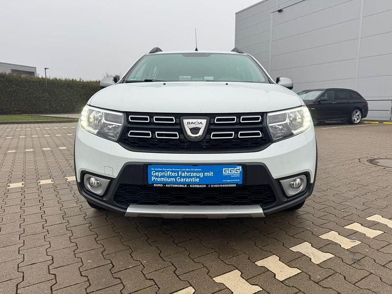 Gebraucht Dacia Logan MCV Stepway 95 PS (69 kW) 2019 Weiß Kombi