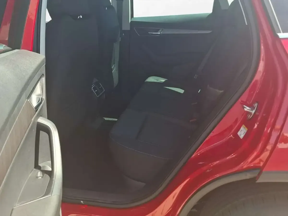 Neu Skoda Karoq Selection 150 PS (110 kW) 2026 Rot SUV