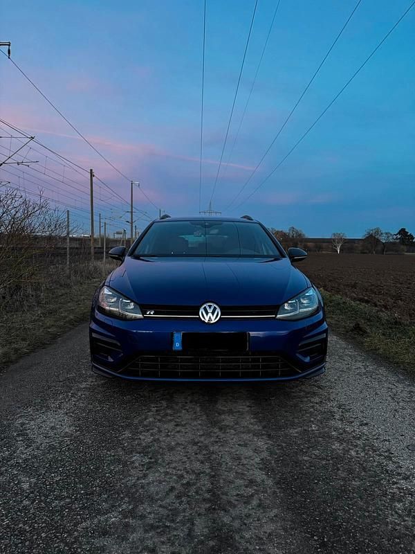 Blau Gebraucht 2018 VW Golf VII R Kombi | 24.900 € (Fairer Preis) - Bild 1/4