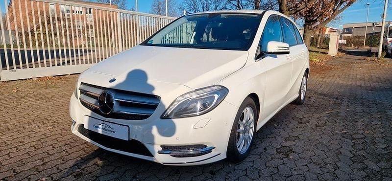 Gebraucht Mercedes B200 Sport 156 PS (114 kW) 2013 Weiß Van / Kleinbus