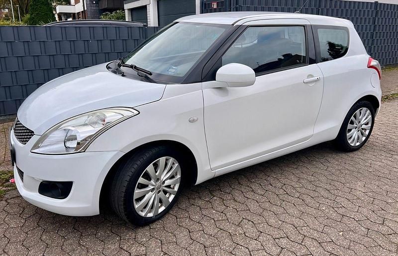 Weiß Gebraucht 2012 Suzuki Swift Comfort Kleinwagen | 4.300 € (Guter Preis) - Bild 1/4