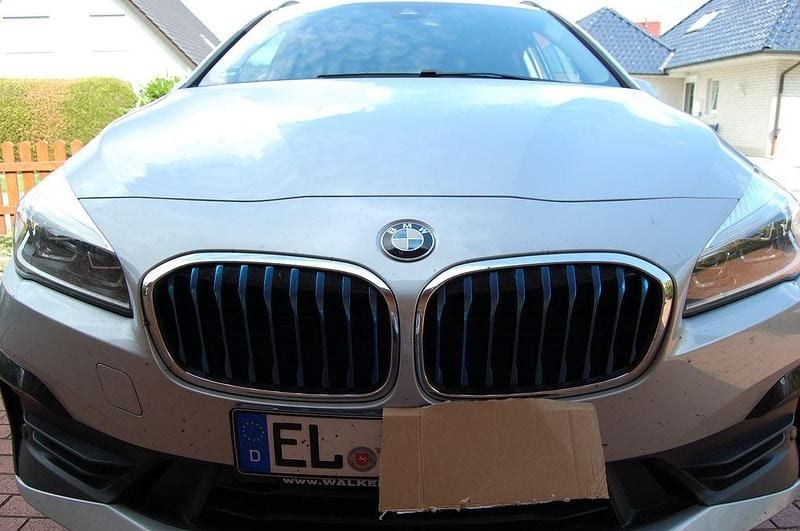 Silber Gebraucht 2018 BMW 225 Active Tourer iPerformance Van / Kleinbus | 15.255 € (Fairer Preis) - Bild 1/4