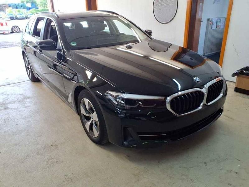 Schwarz Gebraucht 2021 BMW 520 Sport Line Kombi | 24.500 € (Superpreis) - Bild 1/4