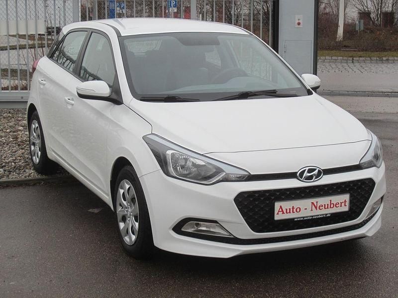 Gebraucht Hyundai i20 Classic 84 PS (61 kW) 2017 Polar white Limousine