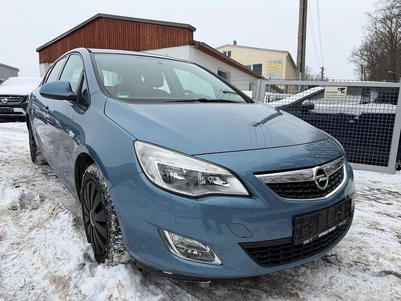 Blau Gebraucht 2011 Opel Astra Limousine | 4.800 € (Guter Preis) - Bild 1/4