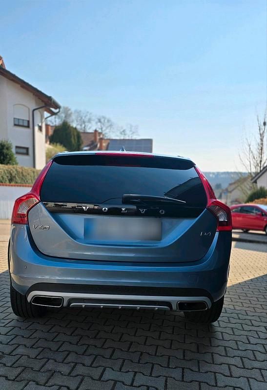 Gebraucht Volvo V60 CC 190 PS (139 kW) 2016 Blau Kombi