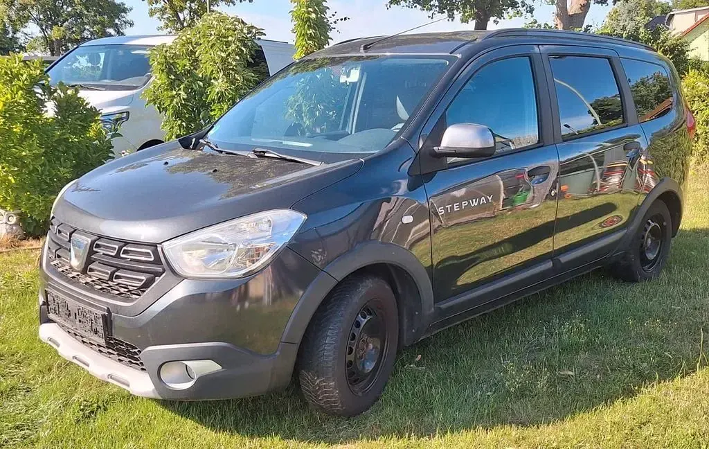 Gebraucht Dacia Lodgy Celebration 109 PS (80 kW) 2017 Grau Van / Kleinbus