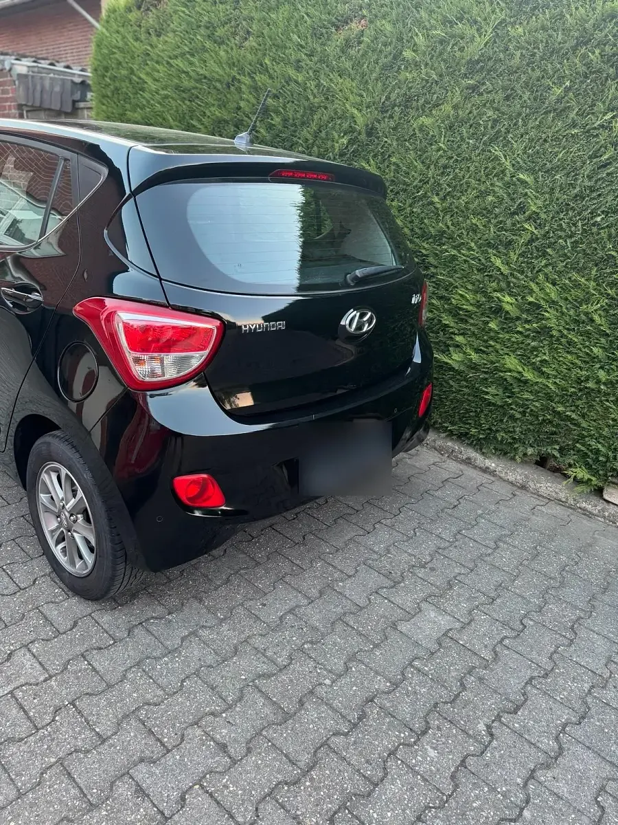 Gebraucht Hyundai i10 Trend 67 PS (49 kW) 2016 Schwarz Kleinwagen
