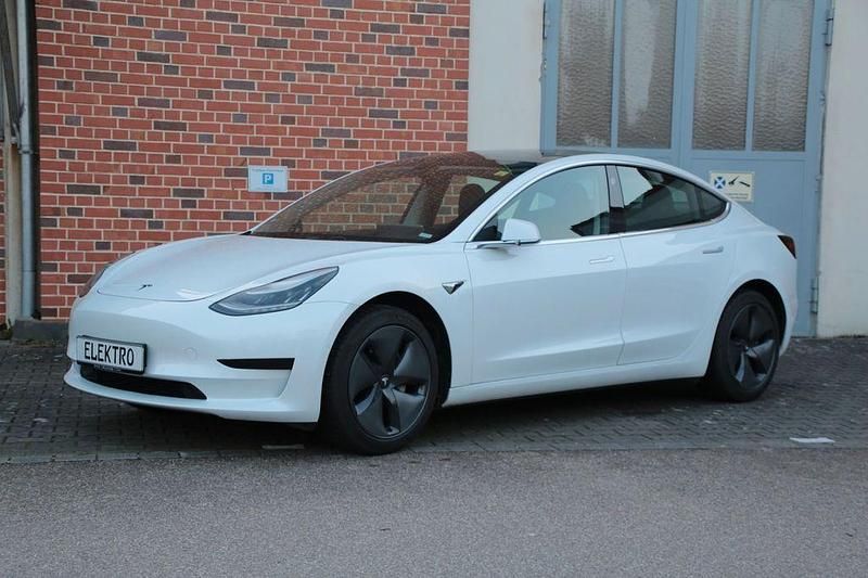 Gebraucht Tesla Model 3 Standard Range 225 kW (306 PS) 2019 Weiß Limousine