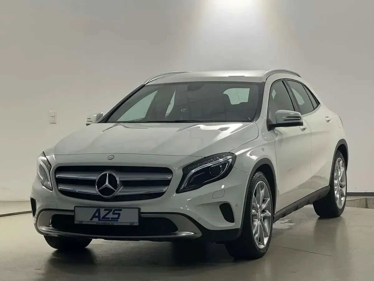 Gebraucht Mercedes GLA200 Urban 156 PS (114 kW) 2014 Weiß SUV