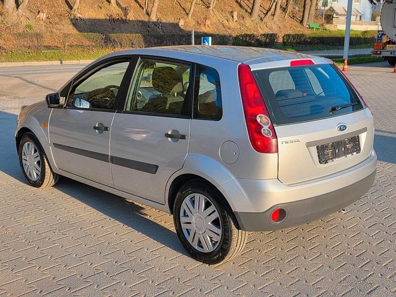 Gebraucht Ford Fiesta 60 PS (44 kW) 2006 Silber Kleinwagen