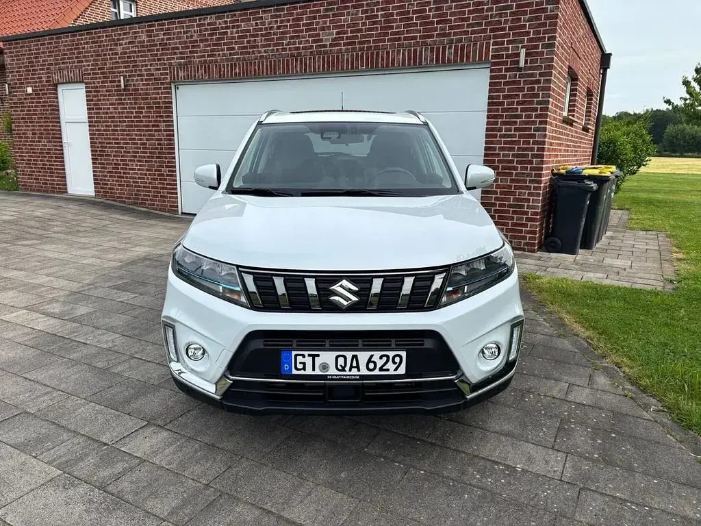 Gebraucht Suzuki Vitara Comfort 102 PS (75 kW) 2024 Weiß SUV