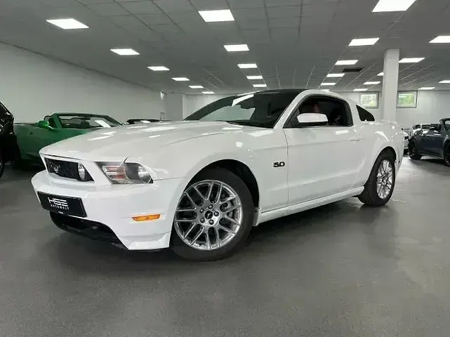 Gebraucht Ford Mustang GT 412 PS (303 kW) 2011 Weiß Coupé