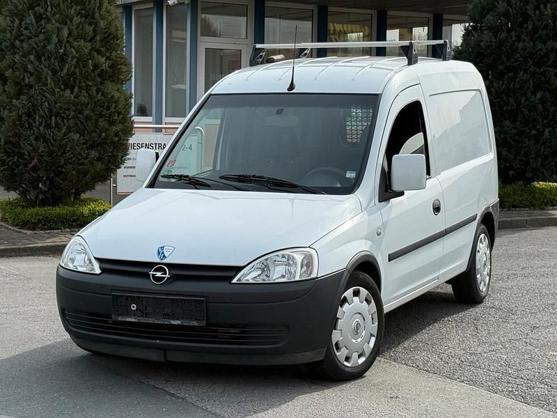 Gebraucht Opel Combo 75 PS (55 kW) 2011 Weiß Van / Kleinbus